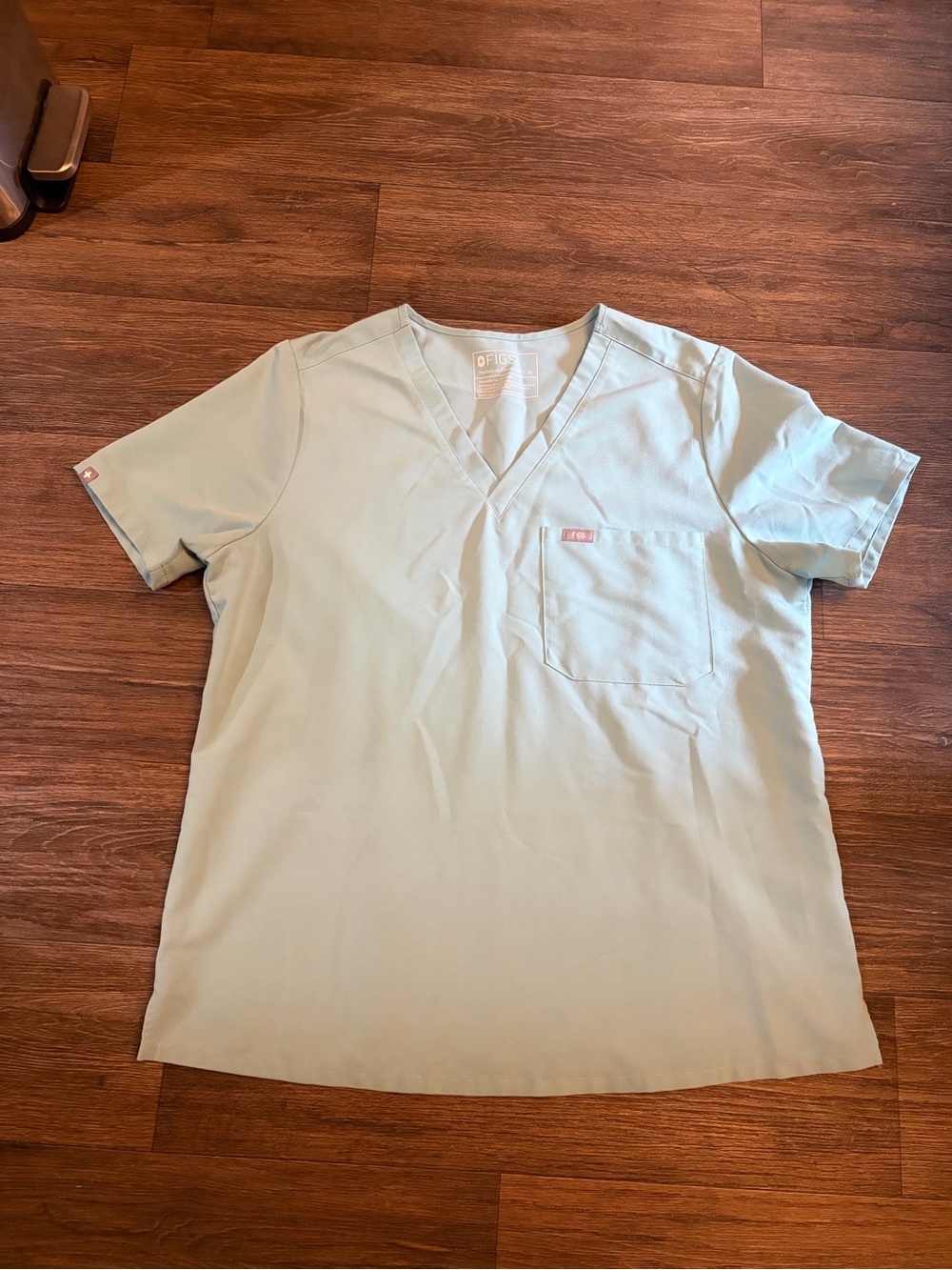 FIGS Women’s Technical Collection Seaglass V-Neck Scrub Top Short Sleeve Size XL